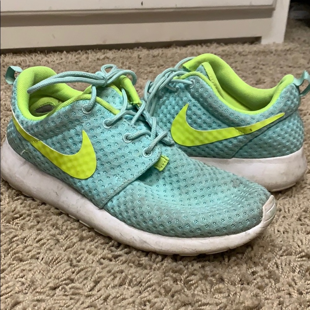 Nike rosche run shoes